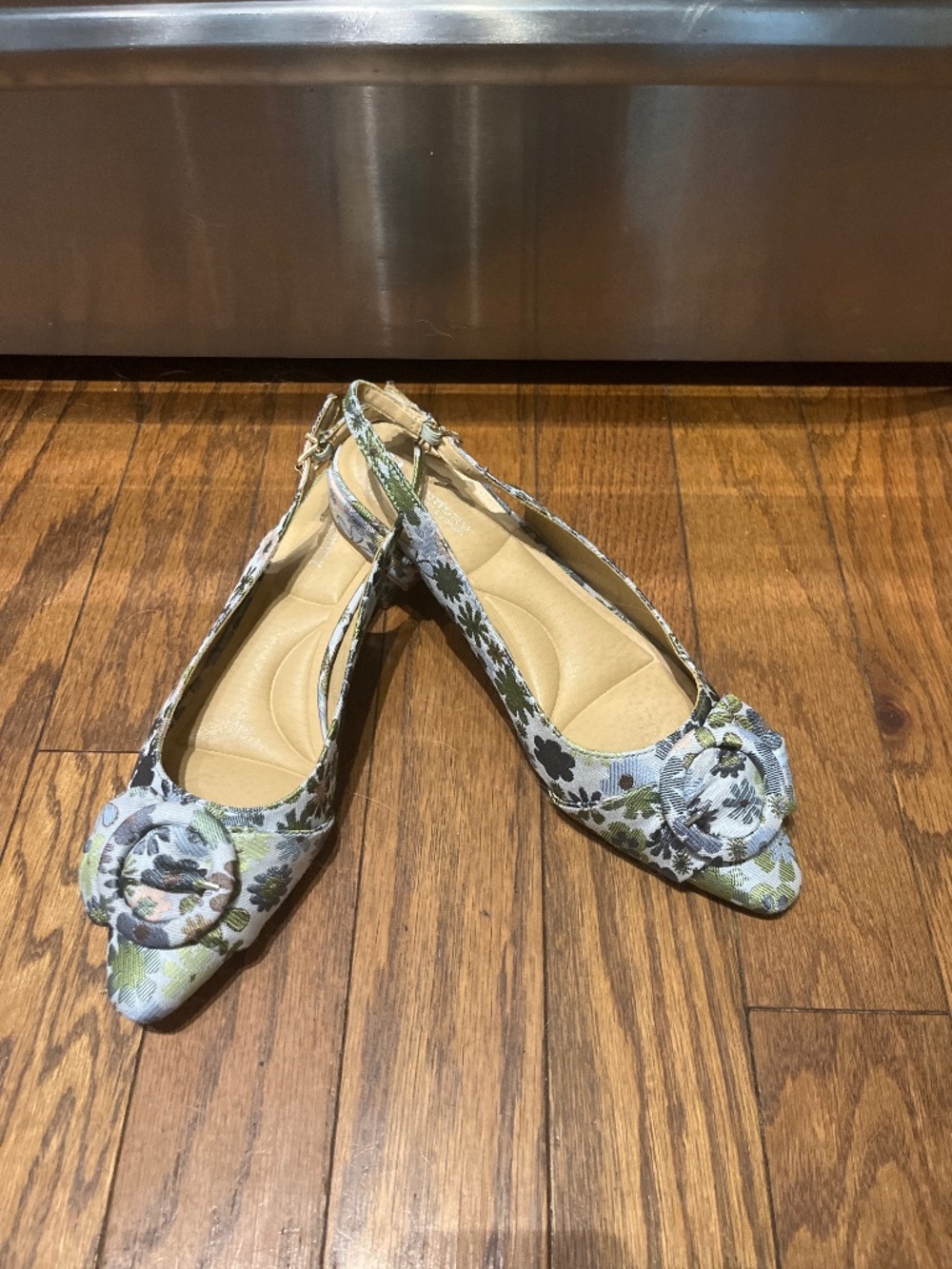 Chinese Laundry Floral Fabric Pointed Toe Slingbacks, size 10